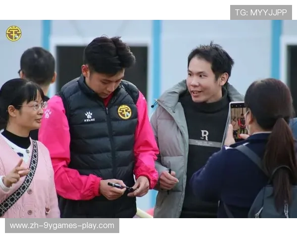 冠军球队球员家庭开放日温馨感人，增强球队凝聚力